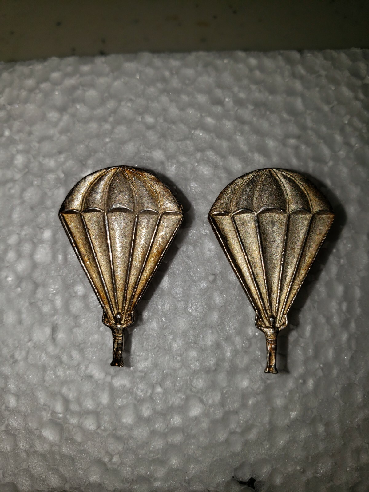 K0834p WW2 Polish Army Paratrooper Collar Tab Pair Metal IR17A