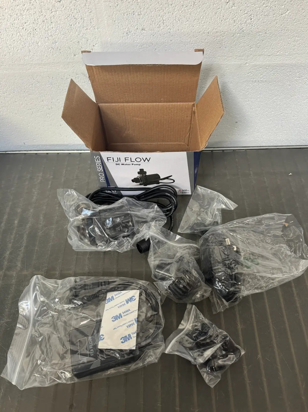 Fiji Cube - Fiji Flow 300 DC water pumps with controller (PRE-OWNED)