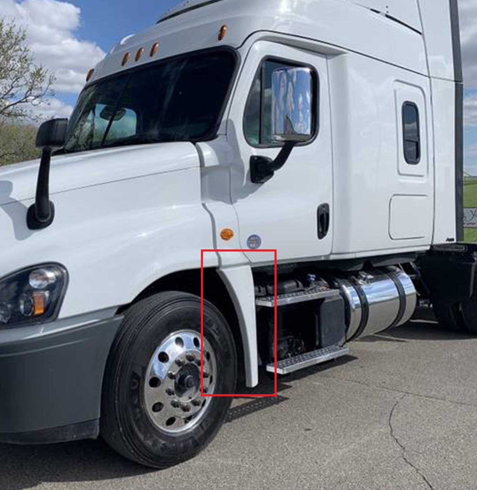 QSC Replacement Fender Extnesion Left for Freightliner Cascadia