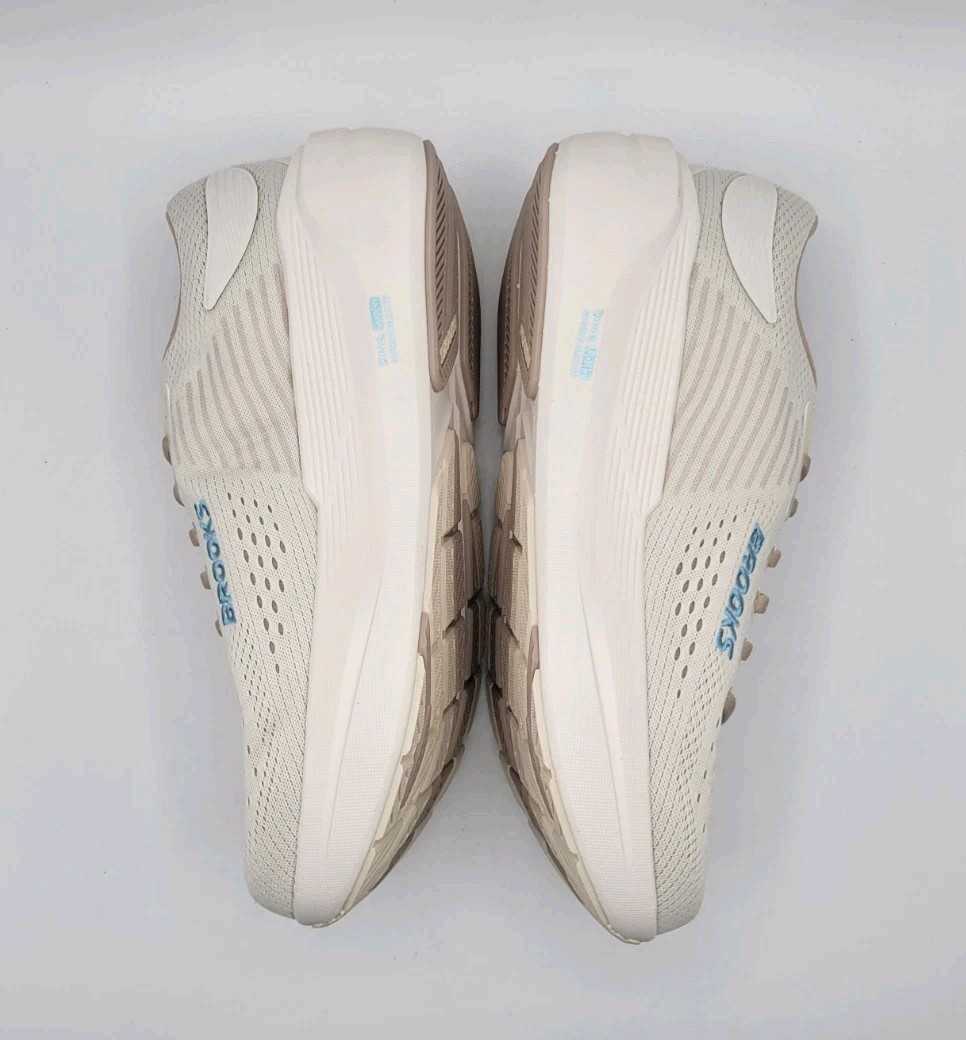 Brooks Women's Ghost Max 3 - Coconut/Chateau Grey/Blue (Size 9 Wide/ D)