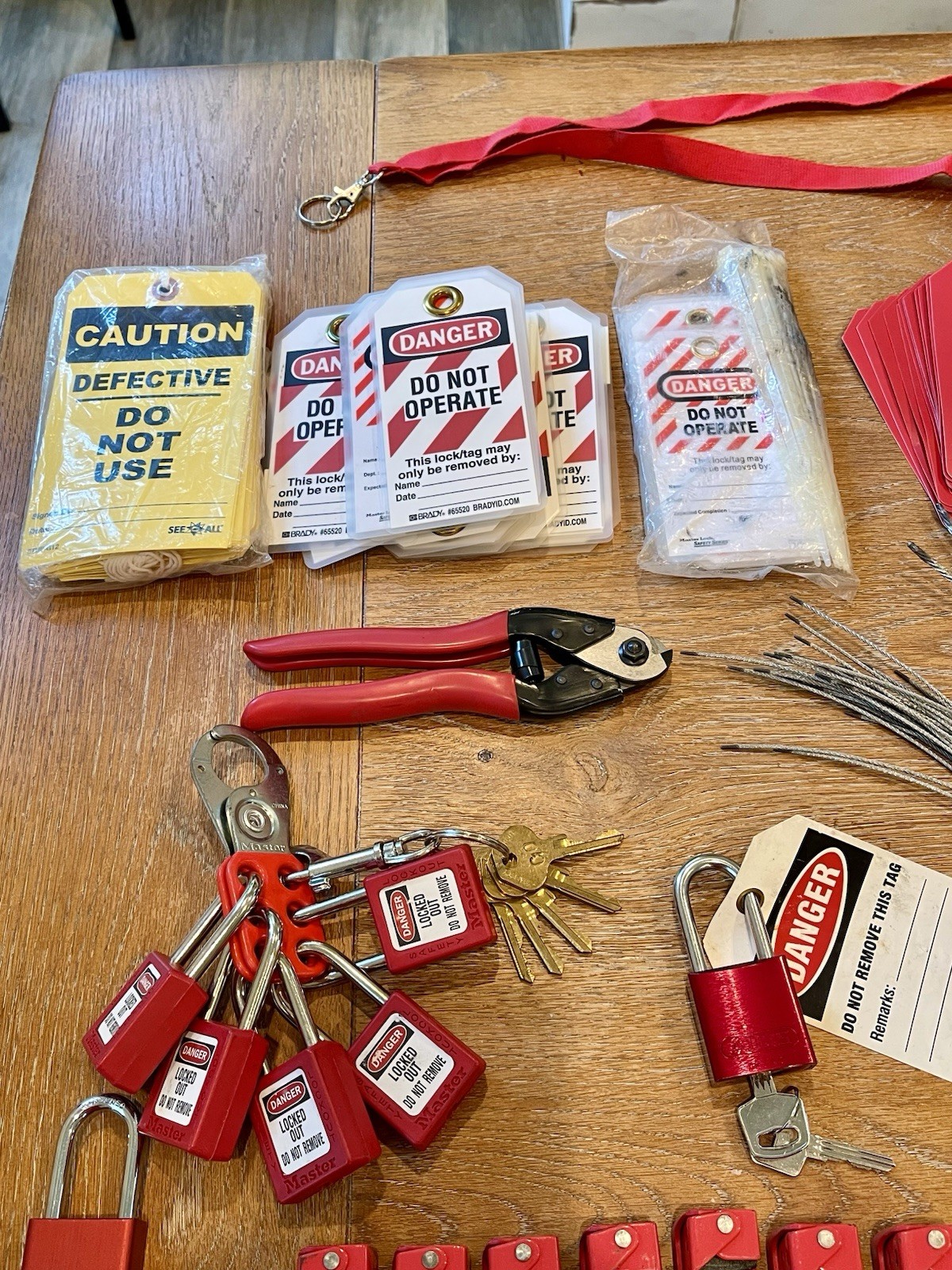Master Lock Electrical Lockout Kit with Case