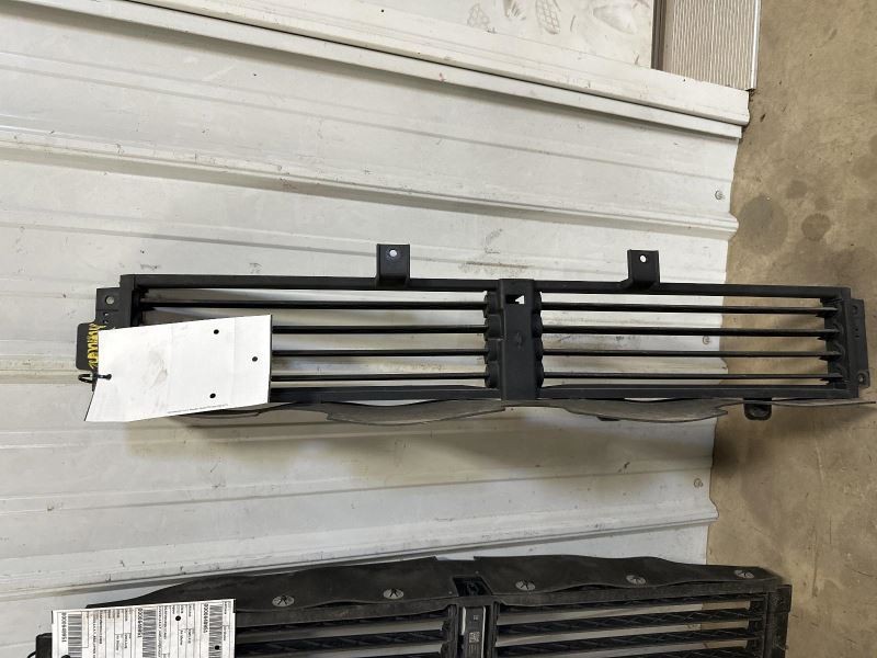 Air Shutter Lower Fits 22-24 ENCLAVE 1841454