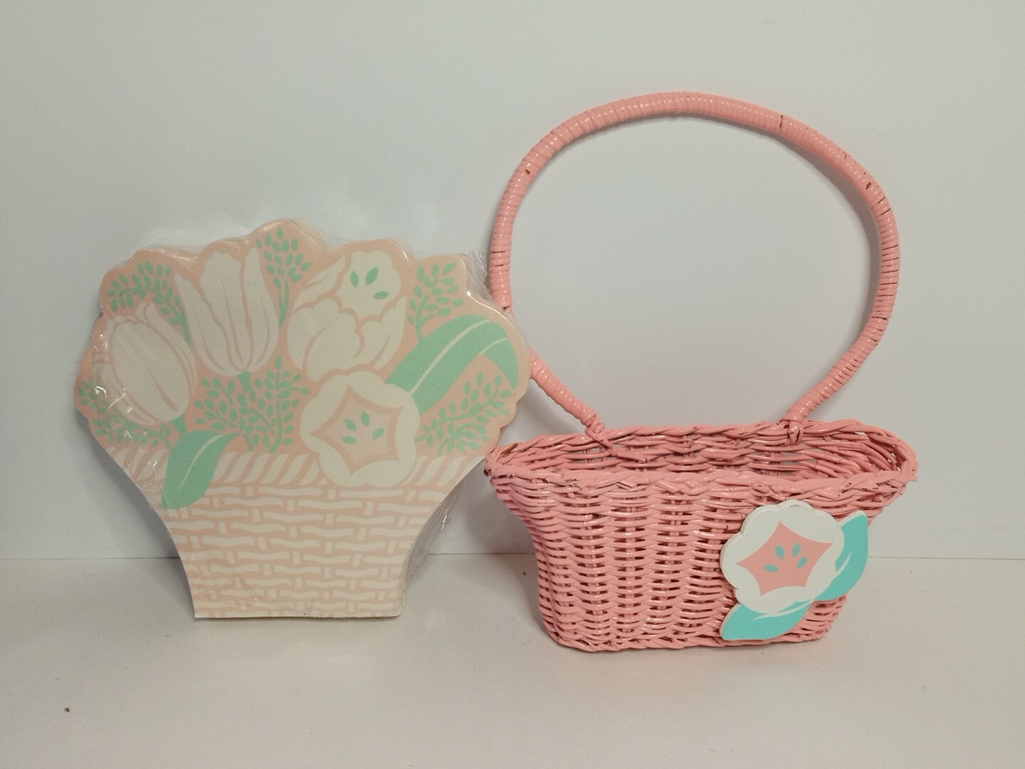Avon Spring Notes Wicker Basket With 150 Sheets Of Notepaper Vintage