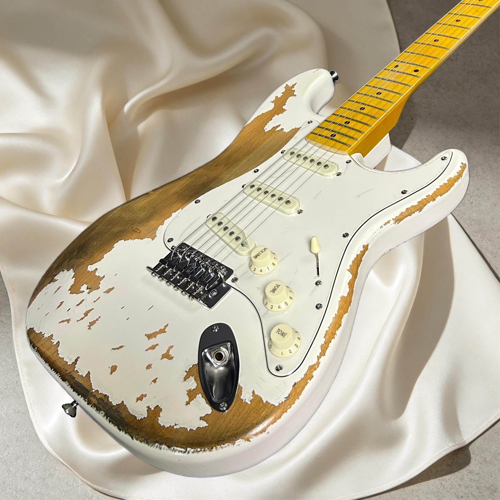Aged ST Electric Guitar Alder Body 21 Frets Maple Fretboard White Color