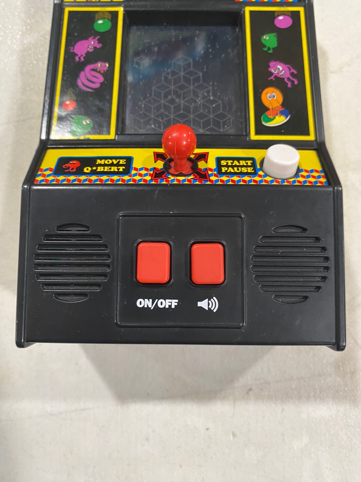 Q Bert By Basic Fun Arcade Classics - Retro Mini Arcade Game 2016 09549
