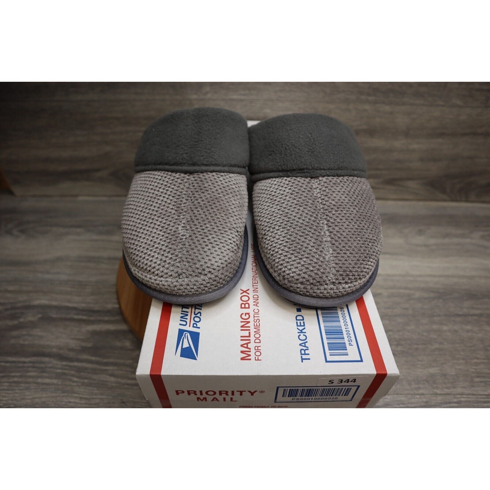Aski Shoe Womens 9-10 Gray Faux Fur Lined Slipper House Shoe Comfort Casual