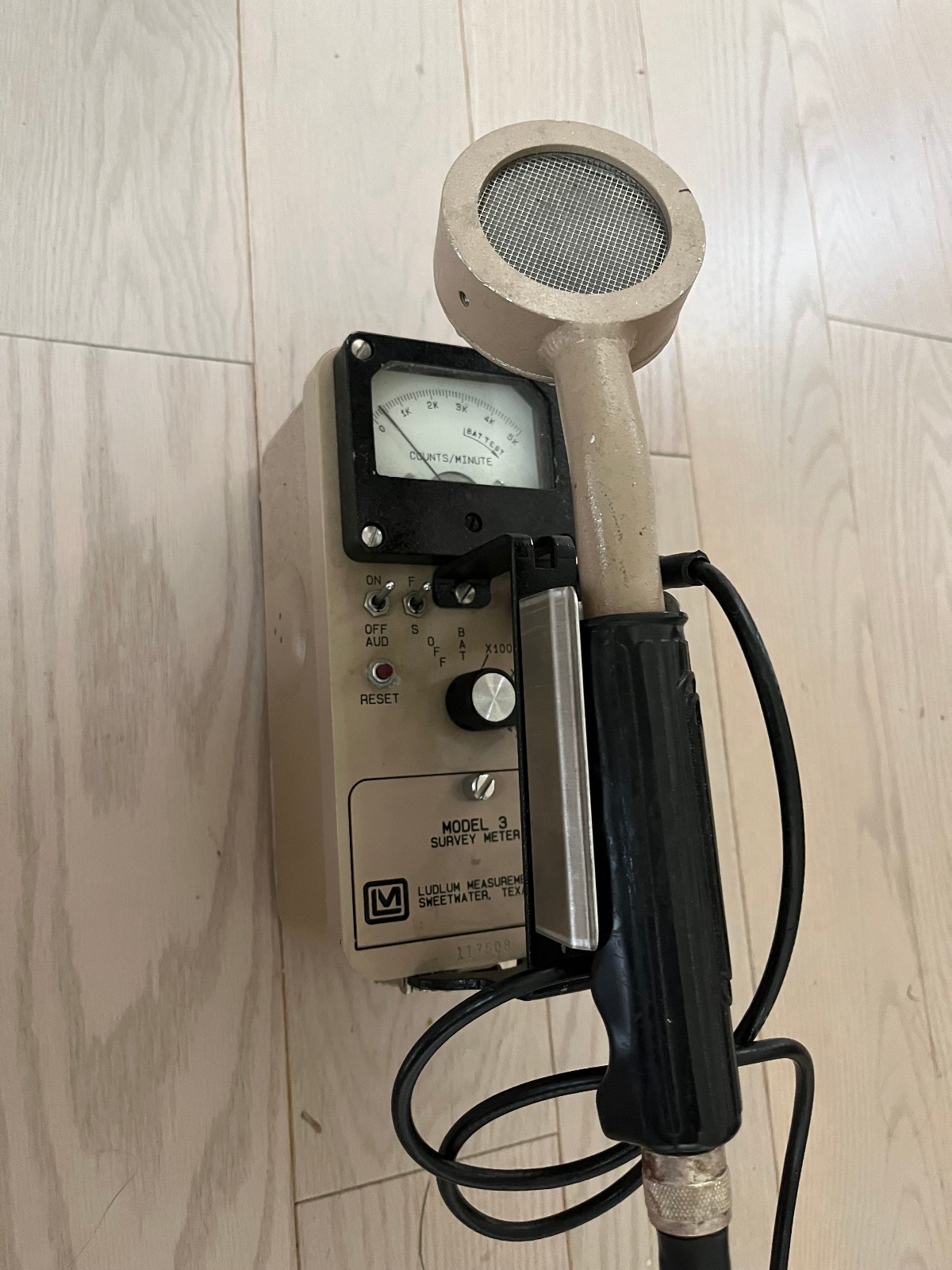 Ludlum 3 survey meter geiger counter radiometer 44-9  probe warranty gwi