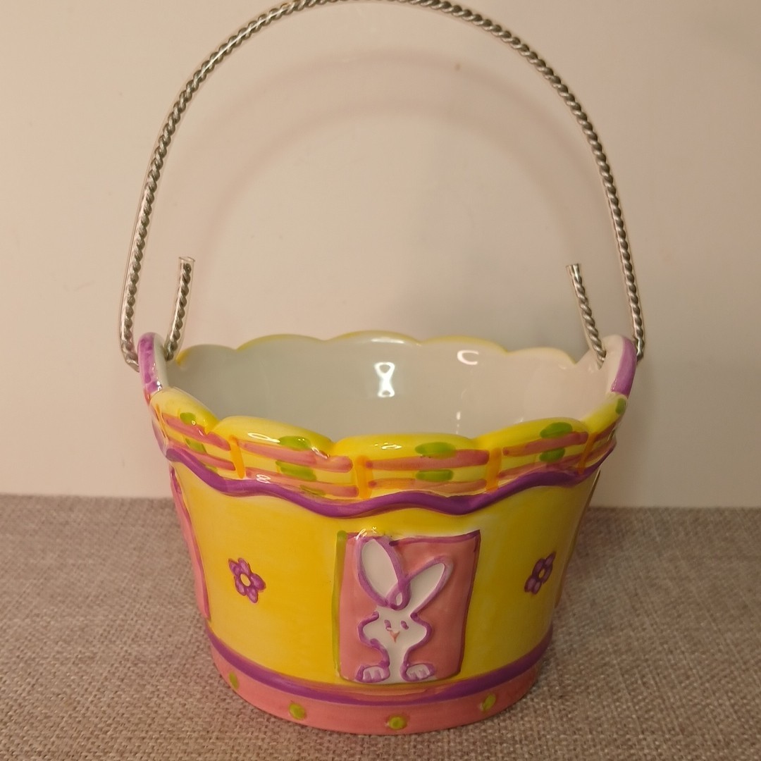Vintage Easter Ceramic 5 " Bunny Basket with a Metal Handle