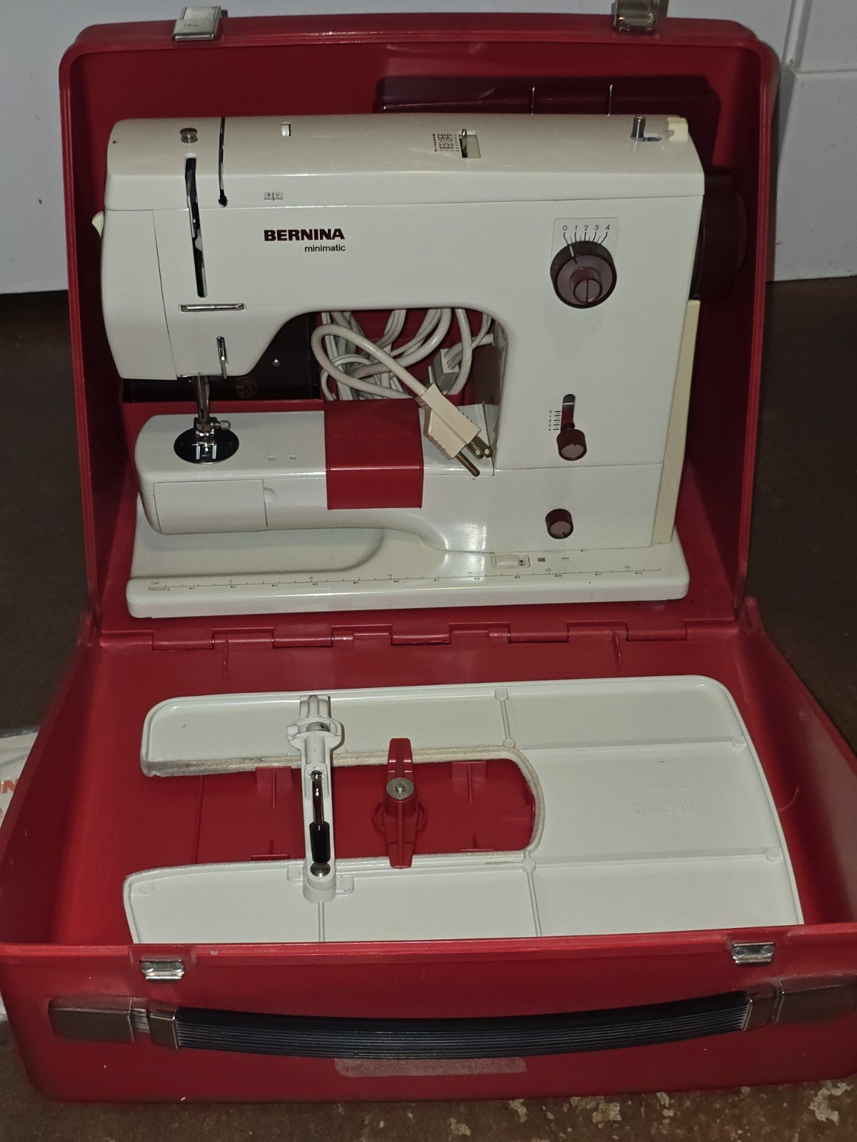 Bernina Minimatic 807 Swiss Sewing Machine Case Manual Feet Accessories TESTED
