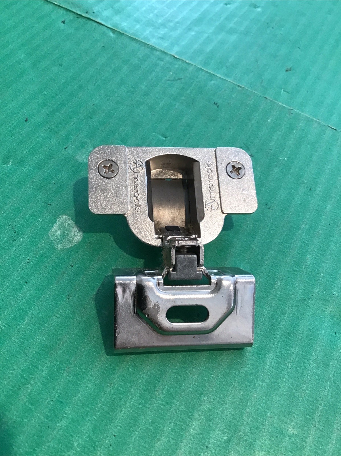 (1) Amerock 2010 Cabinet Hinge Self close 09C-3 Base Plate 1-1/4" OL 2010-33