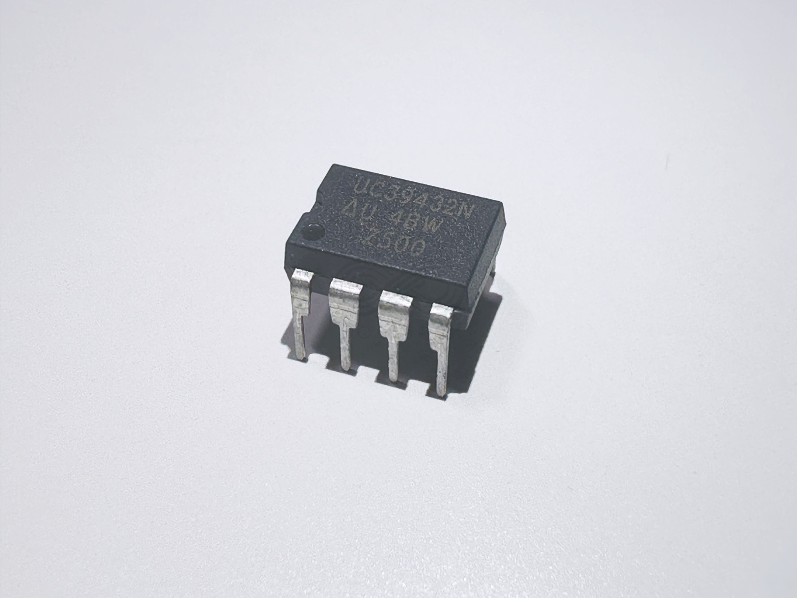 UC39432N Unitrode Precision Analog Controller IC 2.2-36V PDIP-8