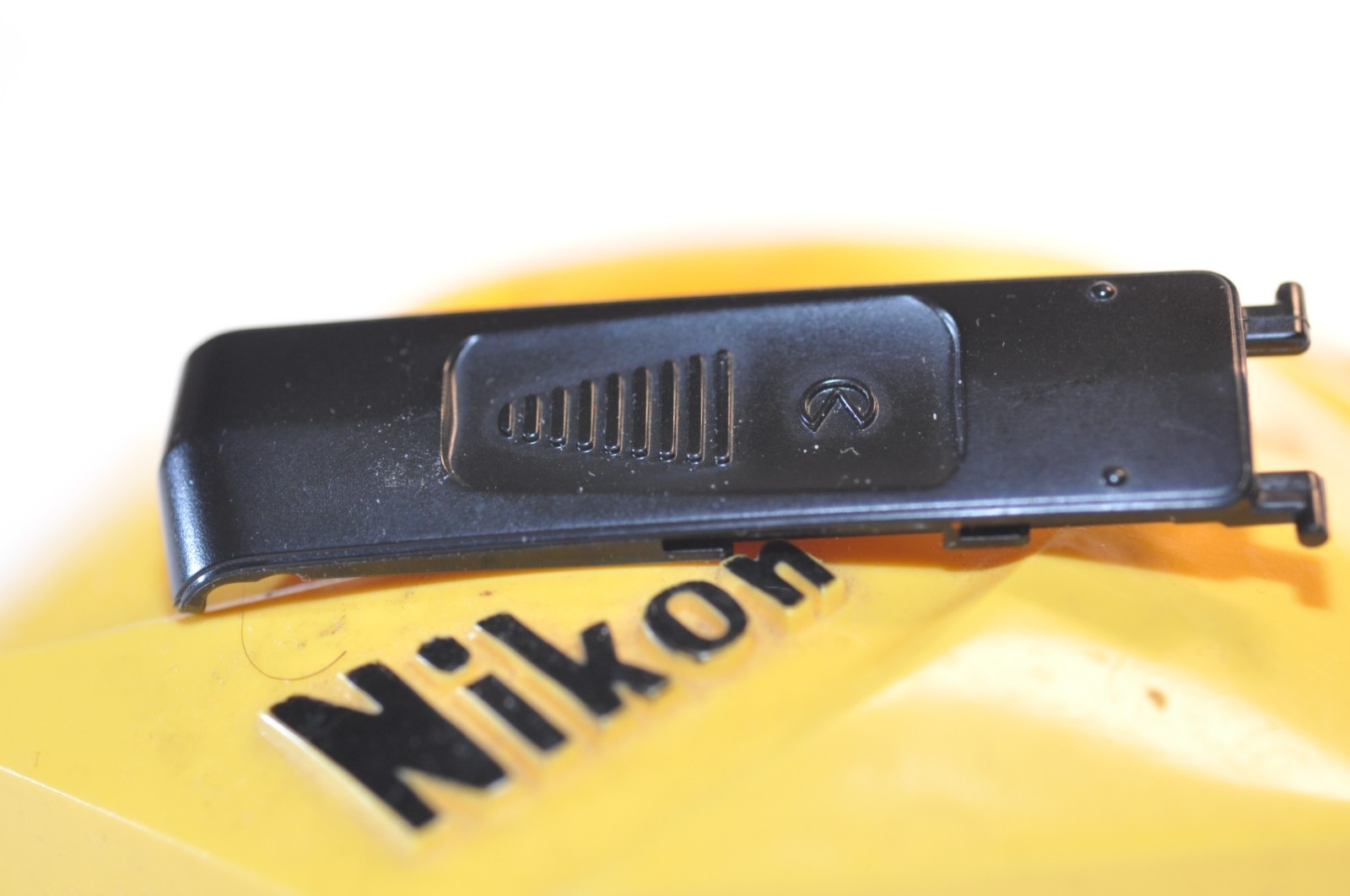 Nikon battery door replacement part for SB-800 Speedlight flash USED