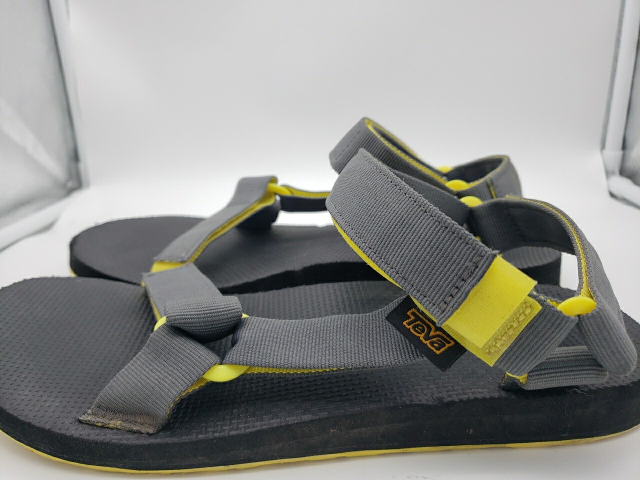 TEVA MEN'S GRAY CONTRASTING YELLOW HOOK LOOP SANDALS 10 S/N 1004006