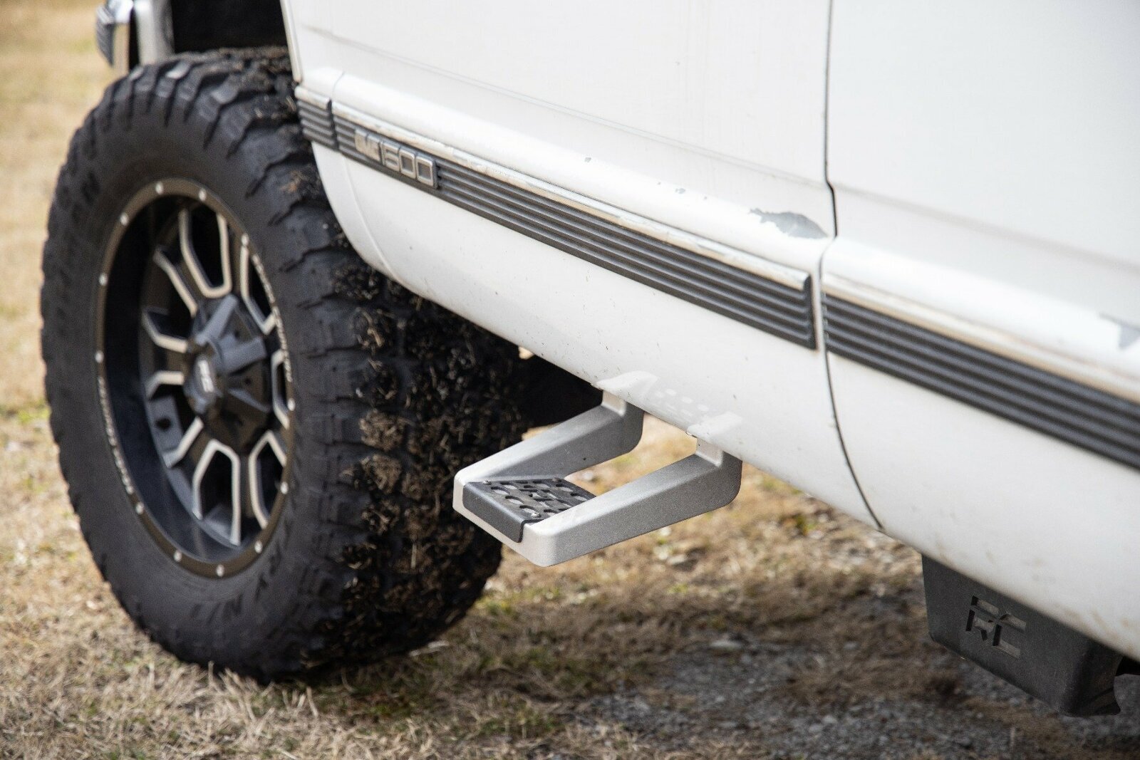 Rough Country Single Hoop Step Alum Pair for (Chevy/Ford/GMC/Ram)