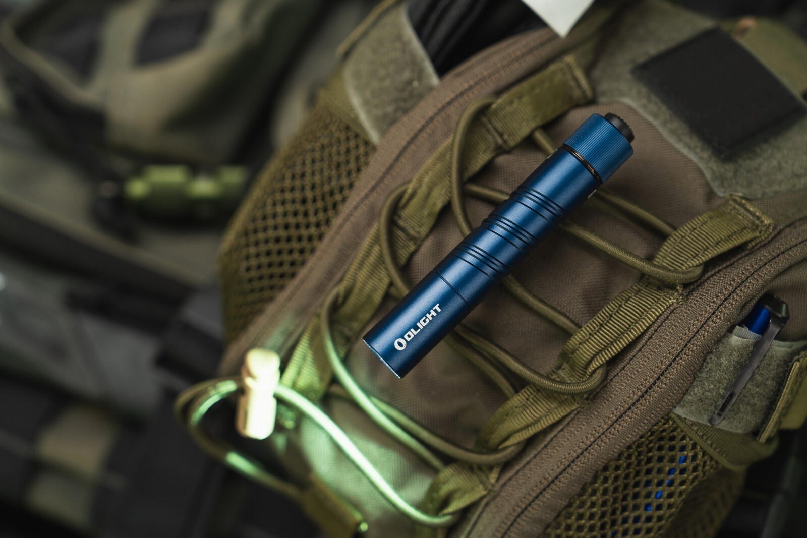 Olight I3T 2 EOS Midnight Blue Dual-Output Tail Switch Flashlight, 200/300 Lume