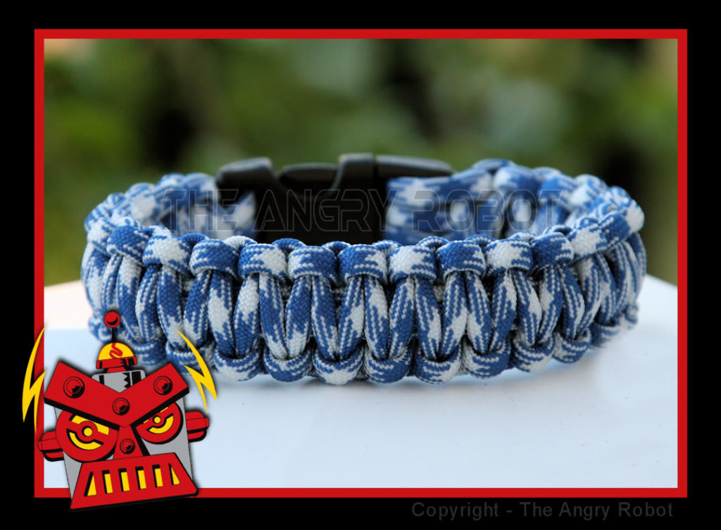 550 Paracord Survival Bracelet Cobra - Blue Combo