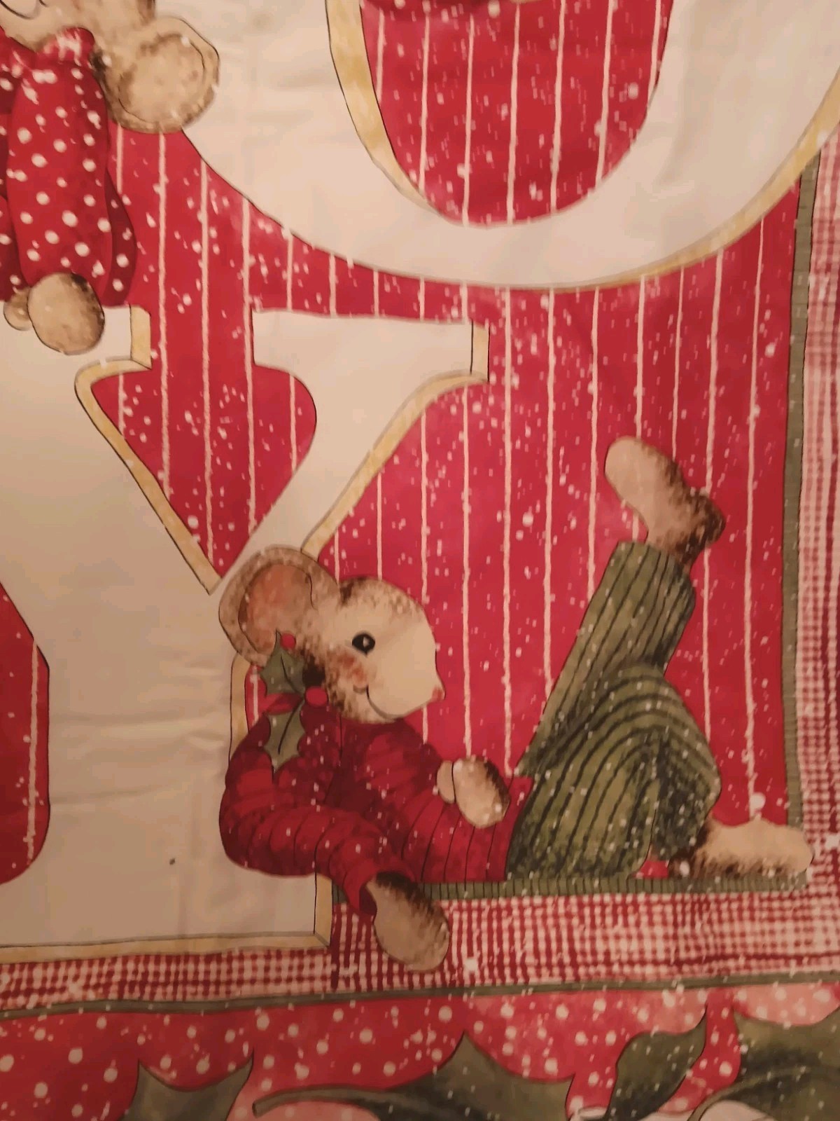 County Christmas Mice Throw Patchwork Quilt Wall Hanging 40" X 34” JOY HM Cute