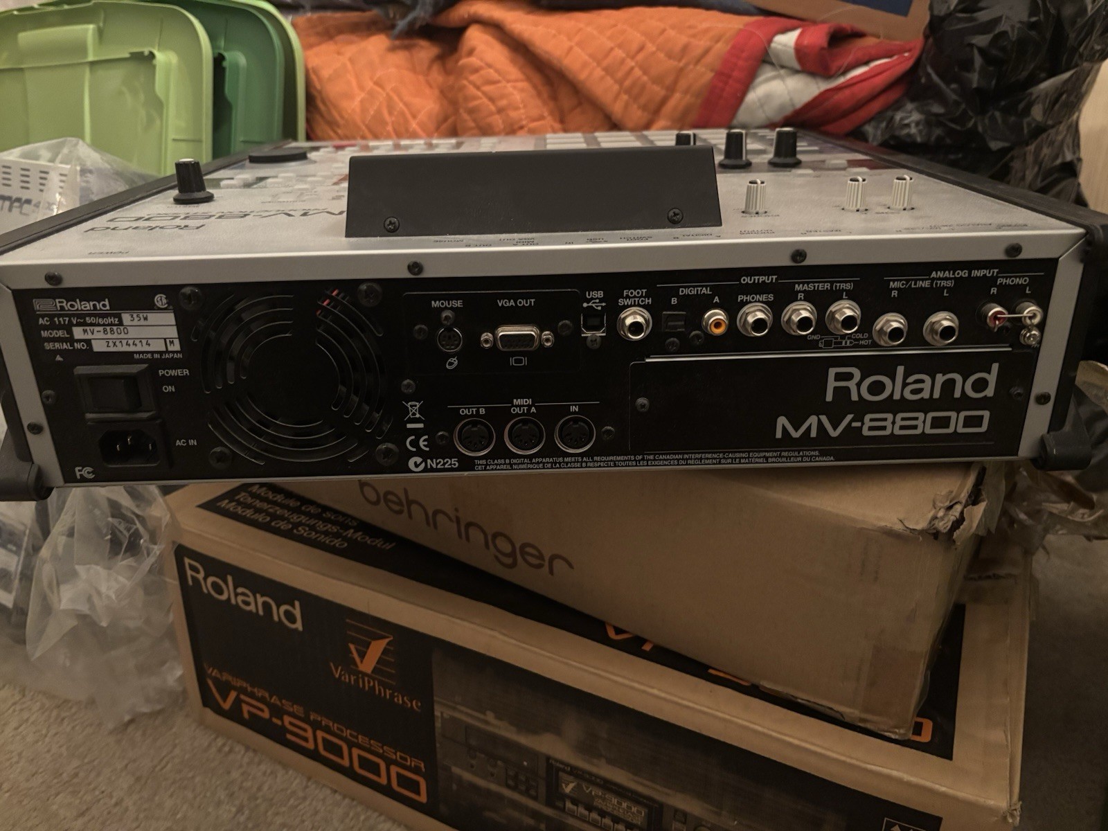 Roland MV-8800 Production Studio