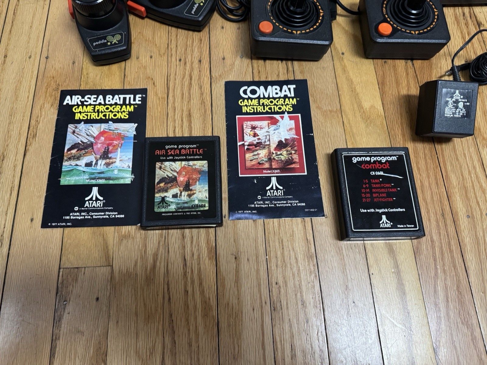 Vtg Atari 2600 System Console Manual Inserts Games Joystick Paddles Power WORKS