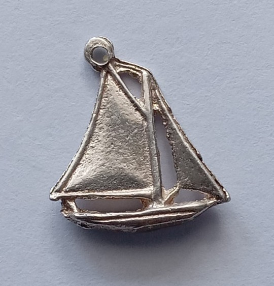 1960s-80s VINTAGE SILVER BRACELET CHARM SAILBOAT.   CH1-4