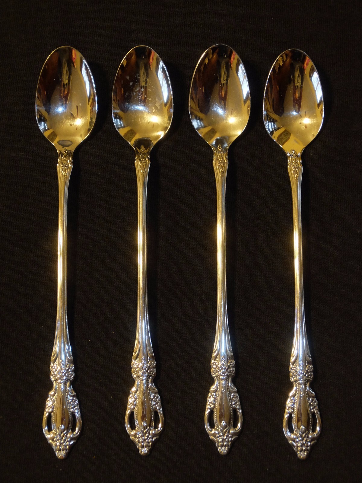 Oneida Distinction Deluxe RAPHAEL 4 pc lot Iced Tea Spoons Stainless