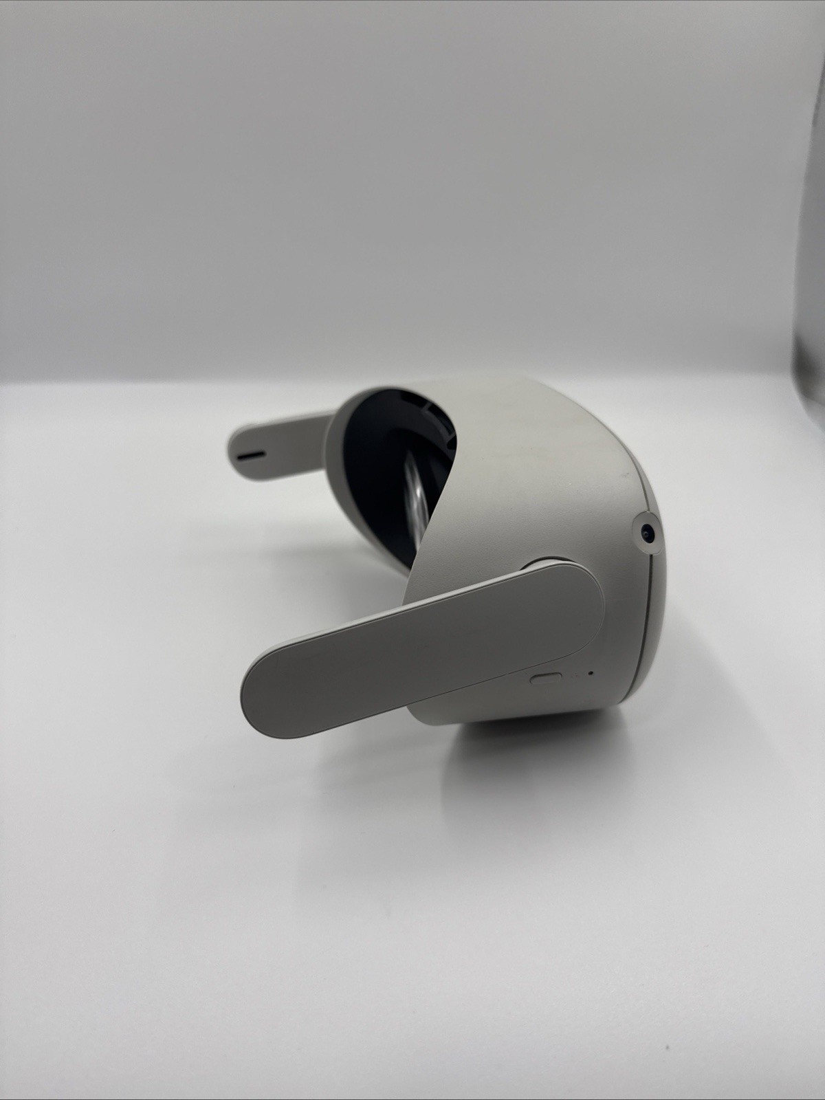 Meta Oculus Quest 2 Standalone VR Headset - White HEADSET ONLY Read