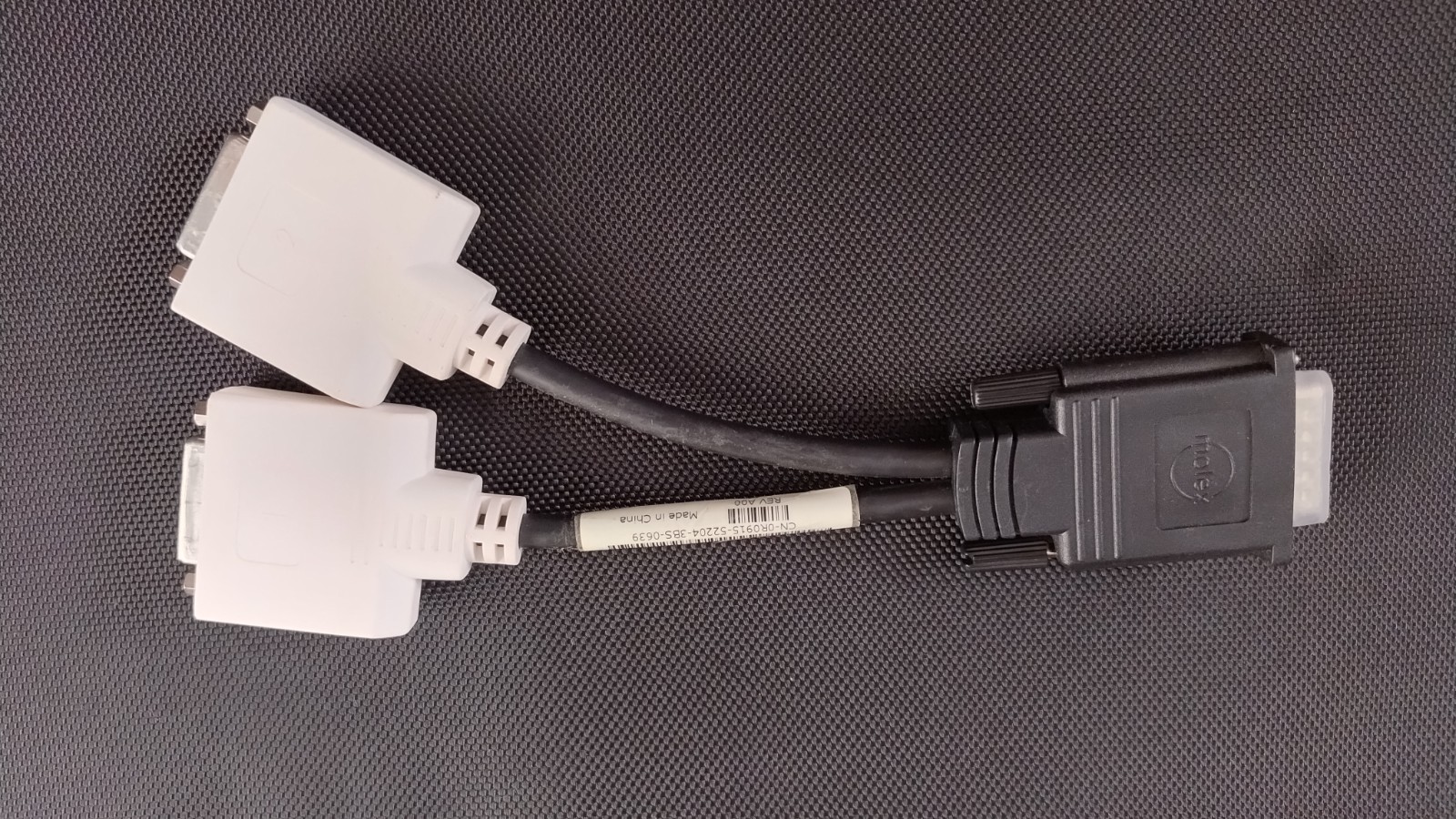 Molex CN-OR0915-52204 (41E-0211)  / (3BS-0639) male to DVI-I (dual link) female