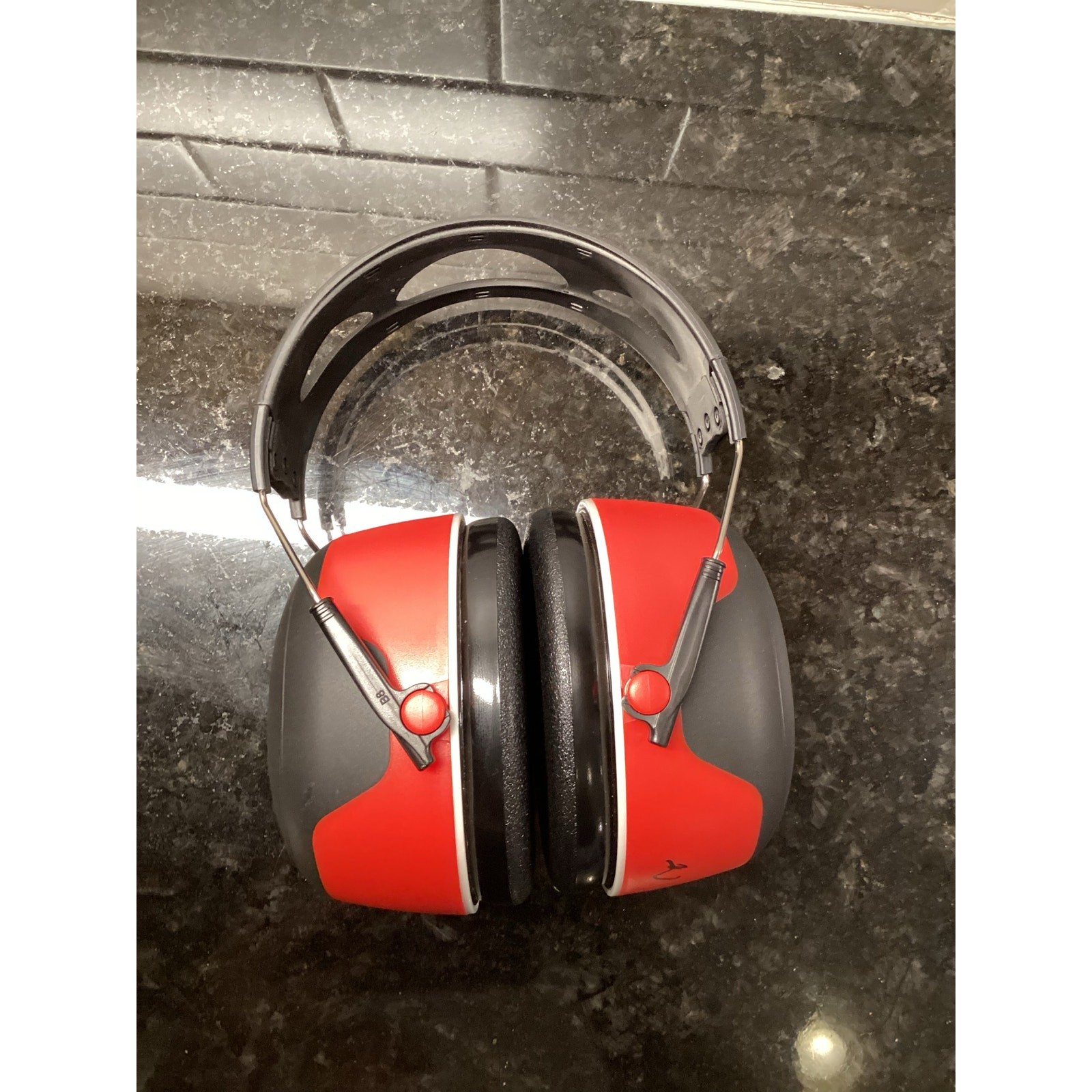 3M Pro-Grade noise - reducing earmuff