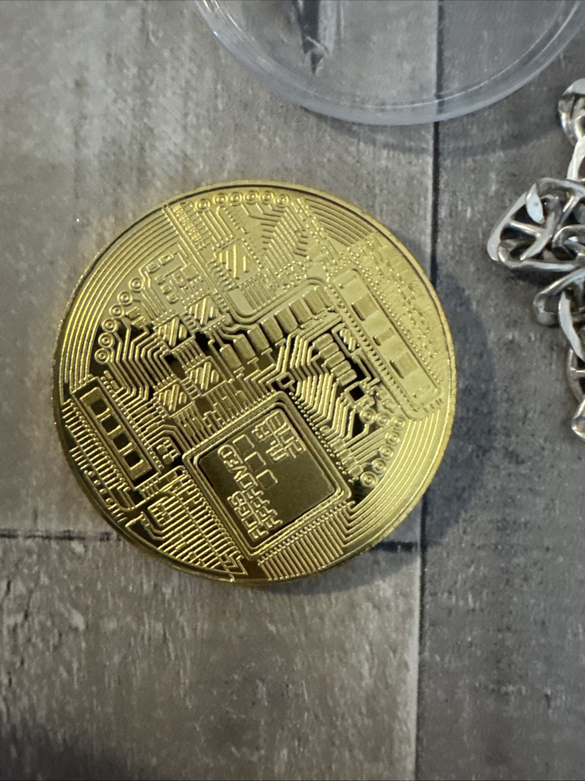 Collector's Bitcoin Coin – Commemorative Crypto Gift in Display Case