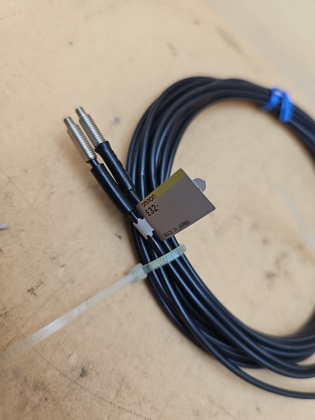 Omron E32-T11 Photoelectric Switch Fiber Unit Wire