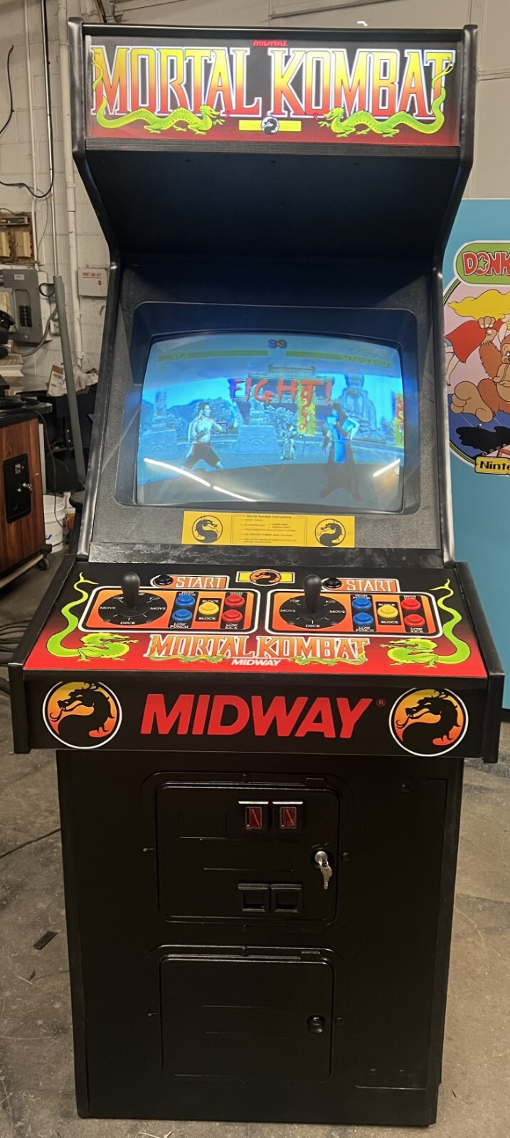 MORTAL KOMBAT ARCADE MACHINE by MIDWAY 1992 (Excellent Condition) -TEST