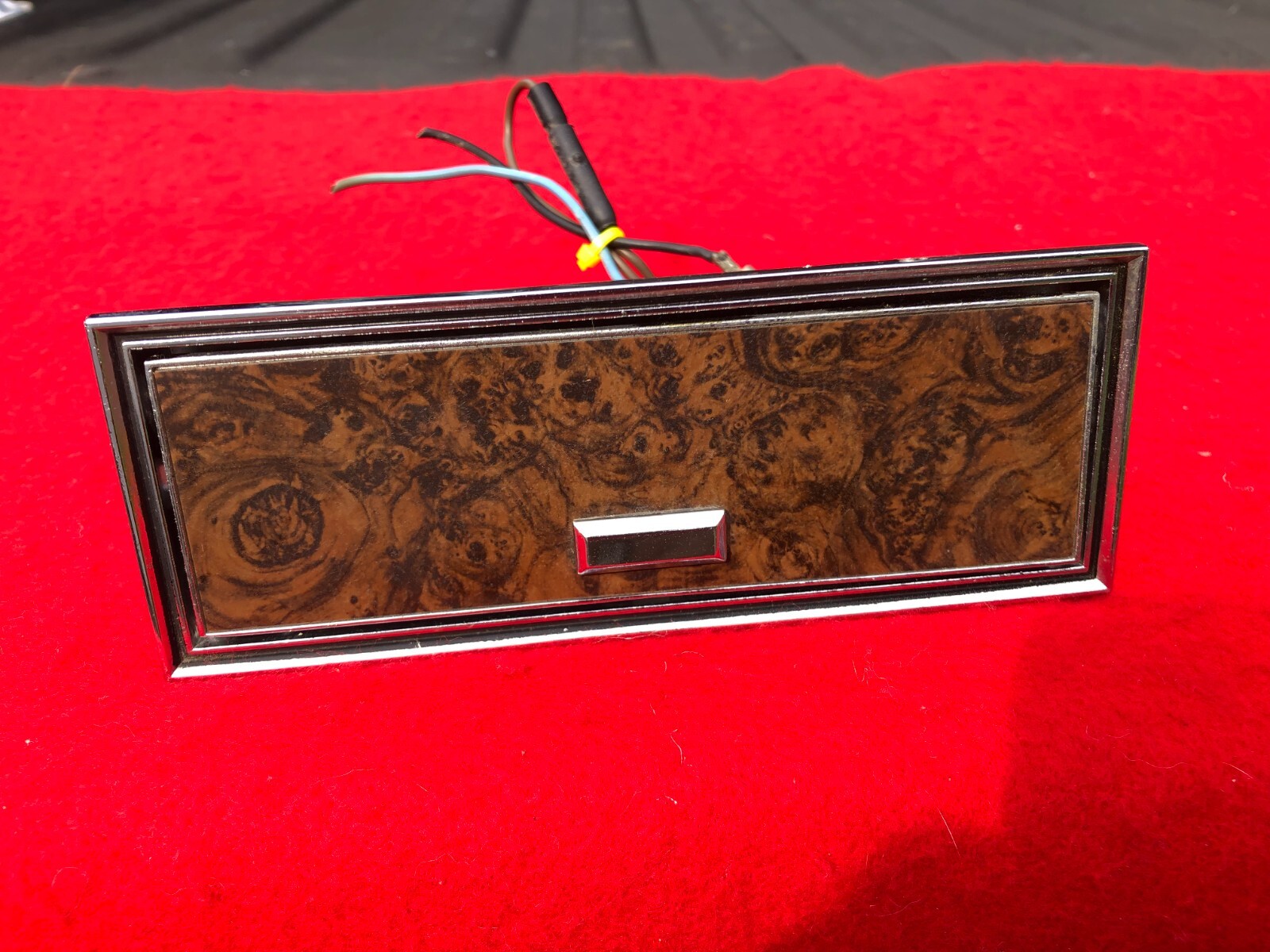 NOS FORD D5SB-65238A04-AA 1973-1975 THUNDERBIRD  DOOR ASHTRAY/LIGHTER