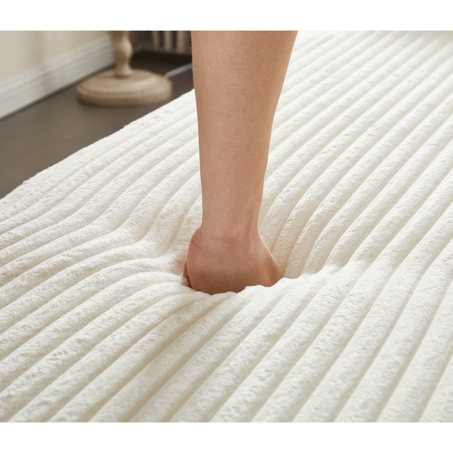 Foldable Floor Sofa Bed Convertible Futon Mattress for Small Spaces w/ 2 Pillow