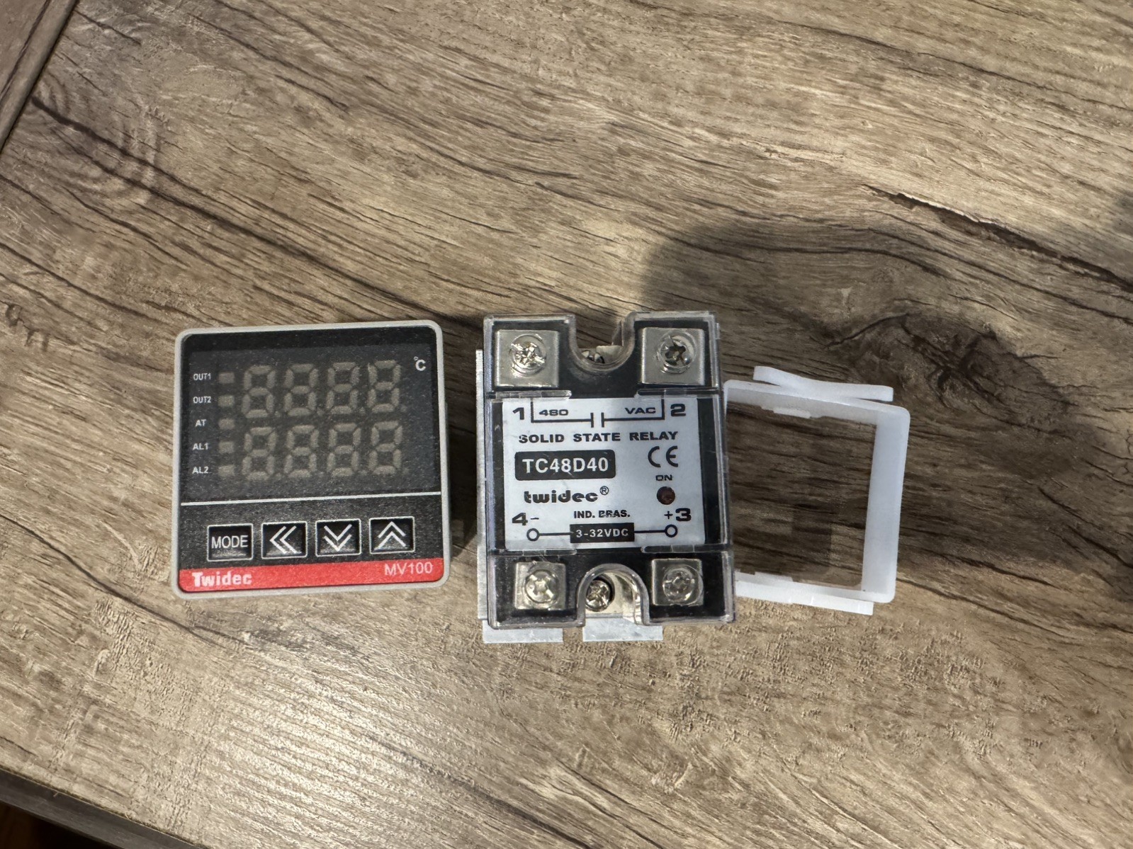 MV100-B10 PID Controller for Accurate Temperature Control