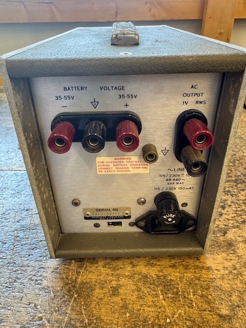 Hewlett Packard 400F AC Voltmeter - Powers On