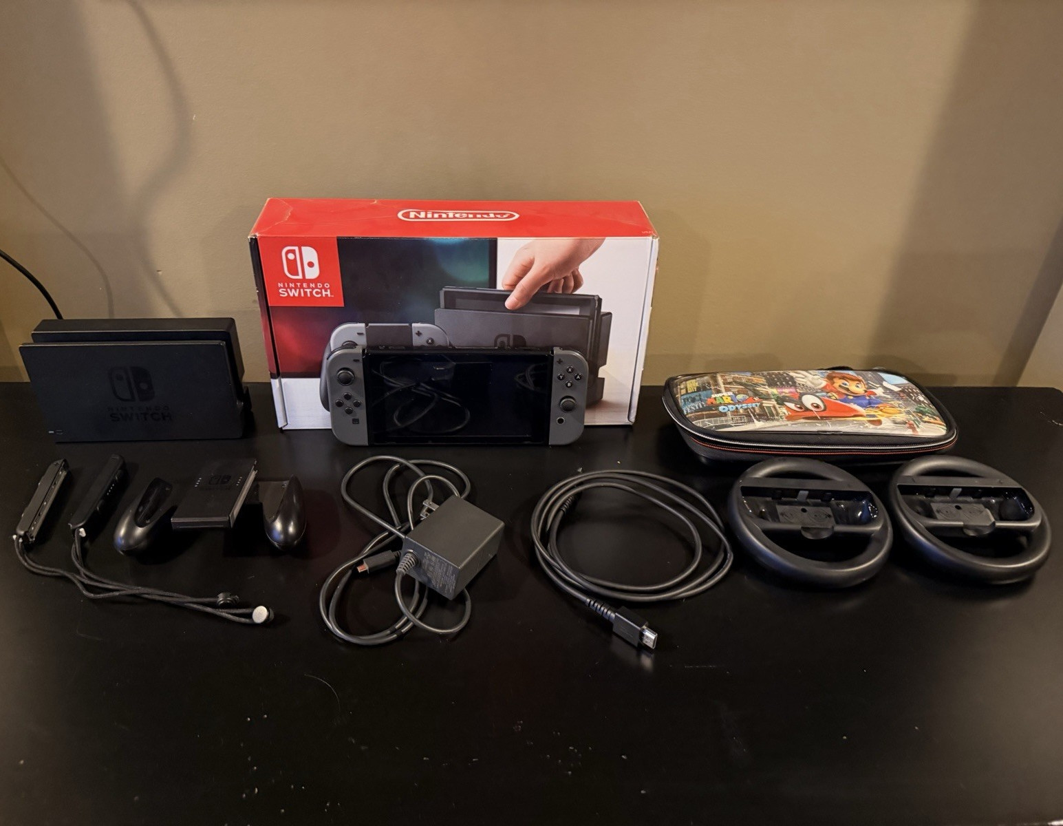 Nintendo Switch Bundle Gray Joy-Cons Dock HDMI AC Adapter Mario Case READ DISC