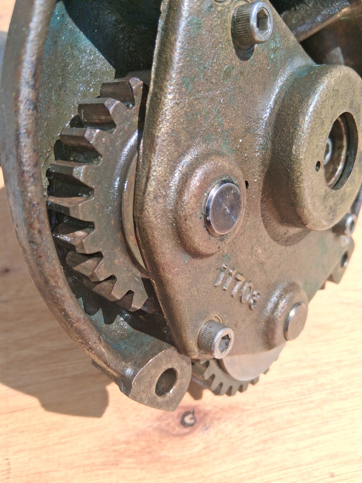 (2) Barient 28 Non Self Tailing Winches