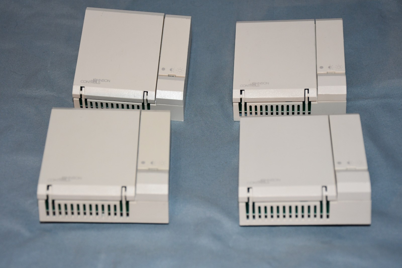 Lot of 4 Johnson Controls - Metasys TE-67NP-0B00 Wall Mount Temp Sensors