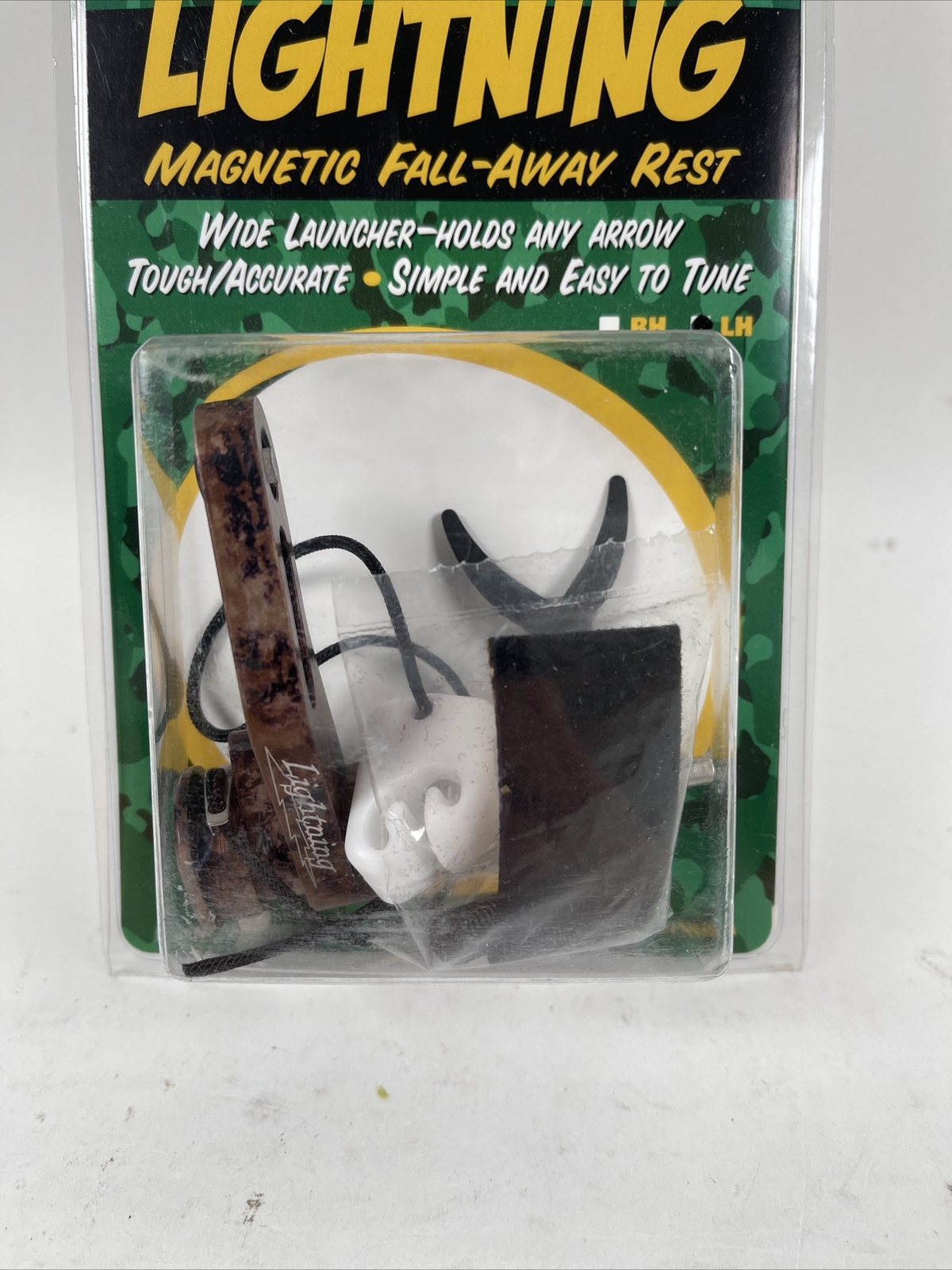 AAE Lightning Magnetic Fall Away Arrow Rest Left Hand Standard Mount Camo