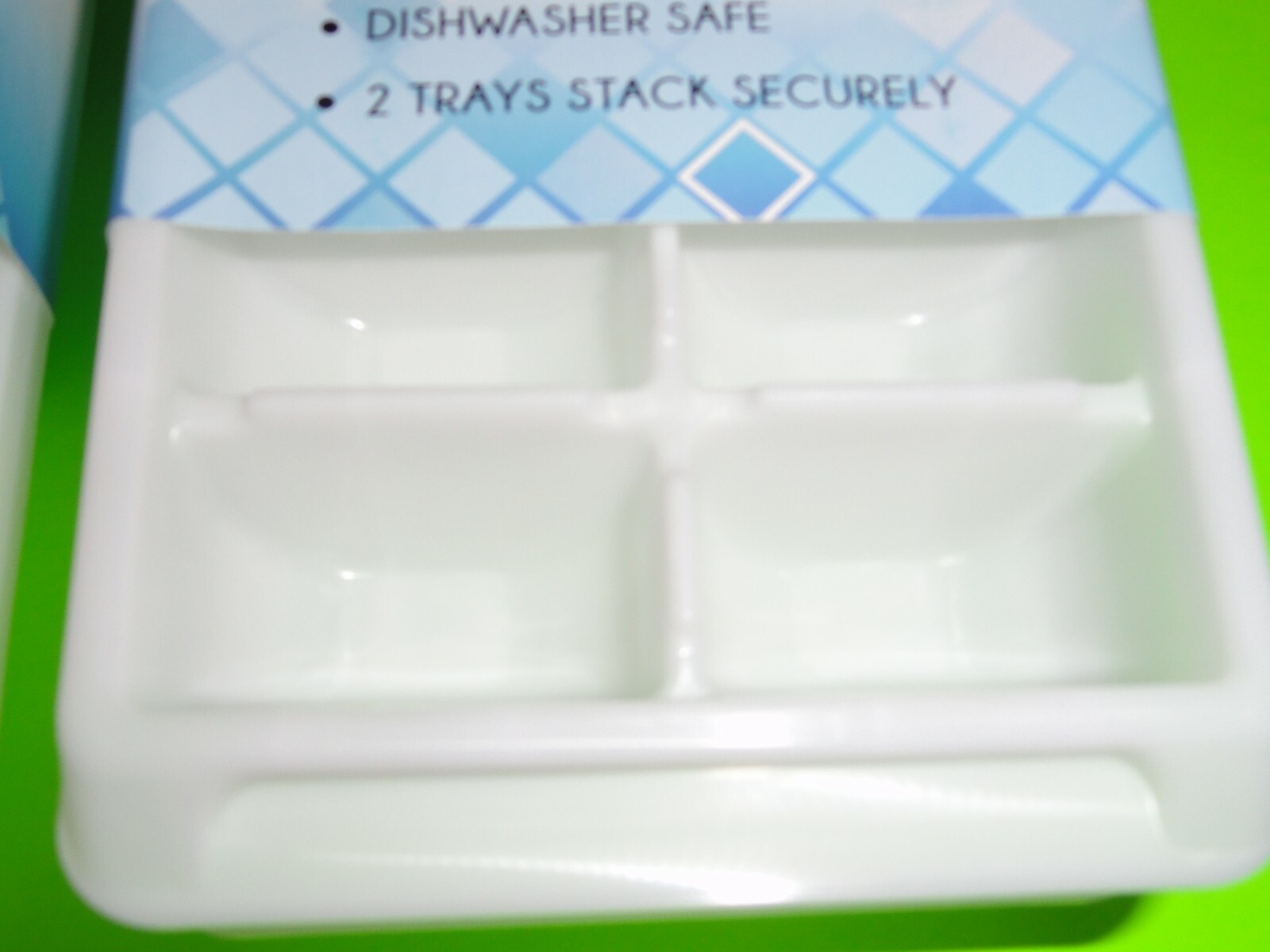 SET of 4 ICE CUBE TRAY Stackable Easy Release Dishwasher Safe Plastic White NEW