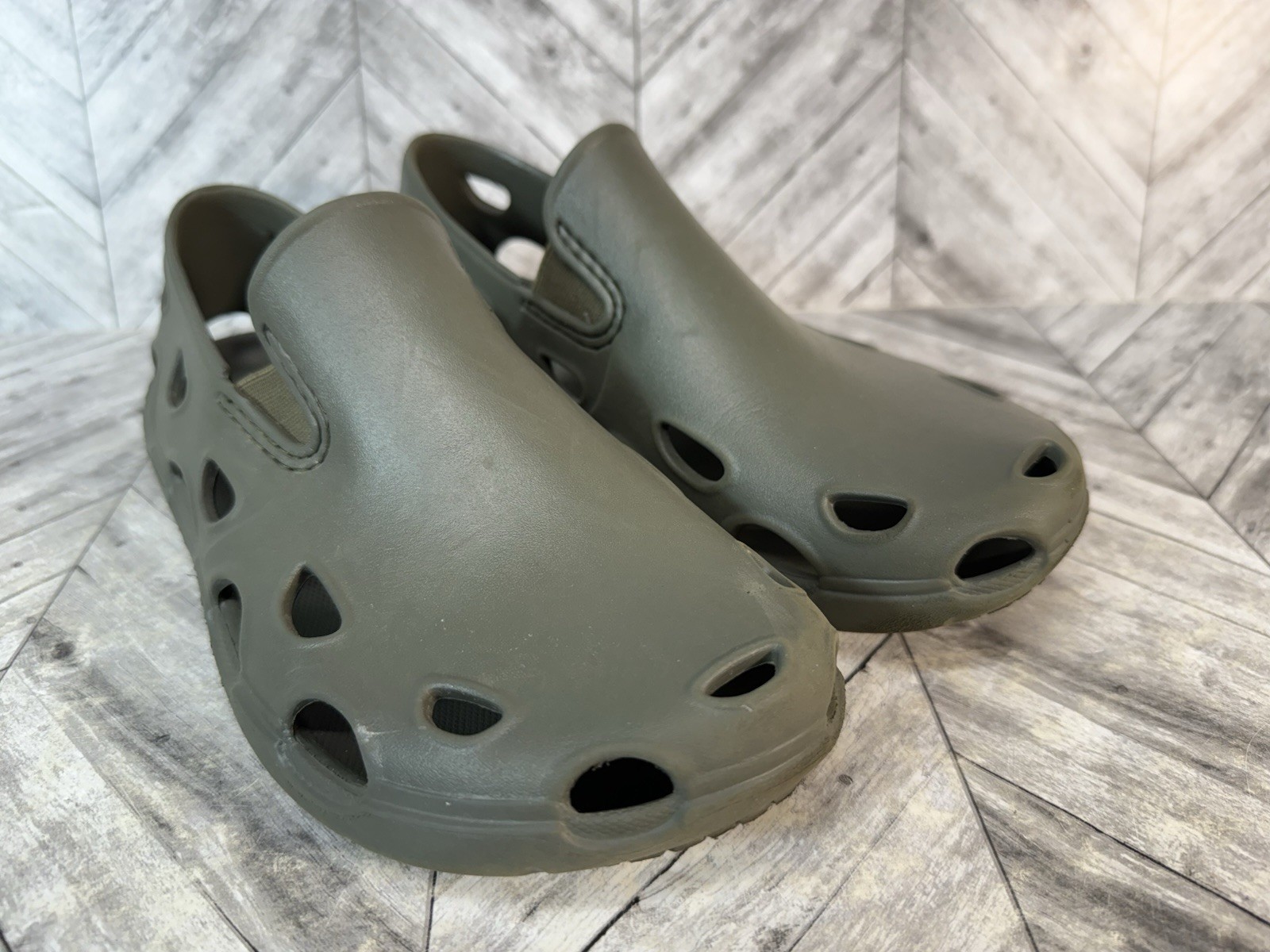 Huk Performance Fishing Brewster ATR  Mens Sz 7 Olive Green Rubber Water Shoes