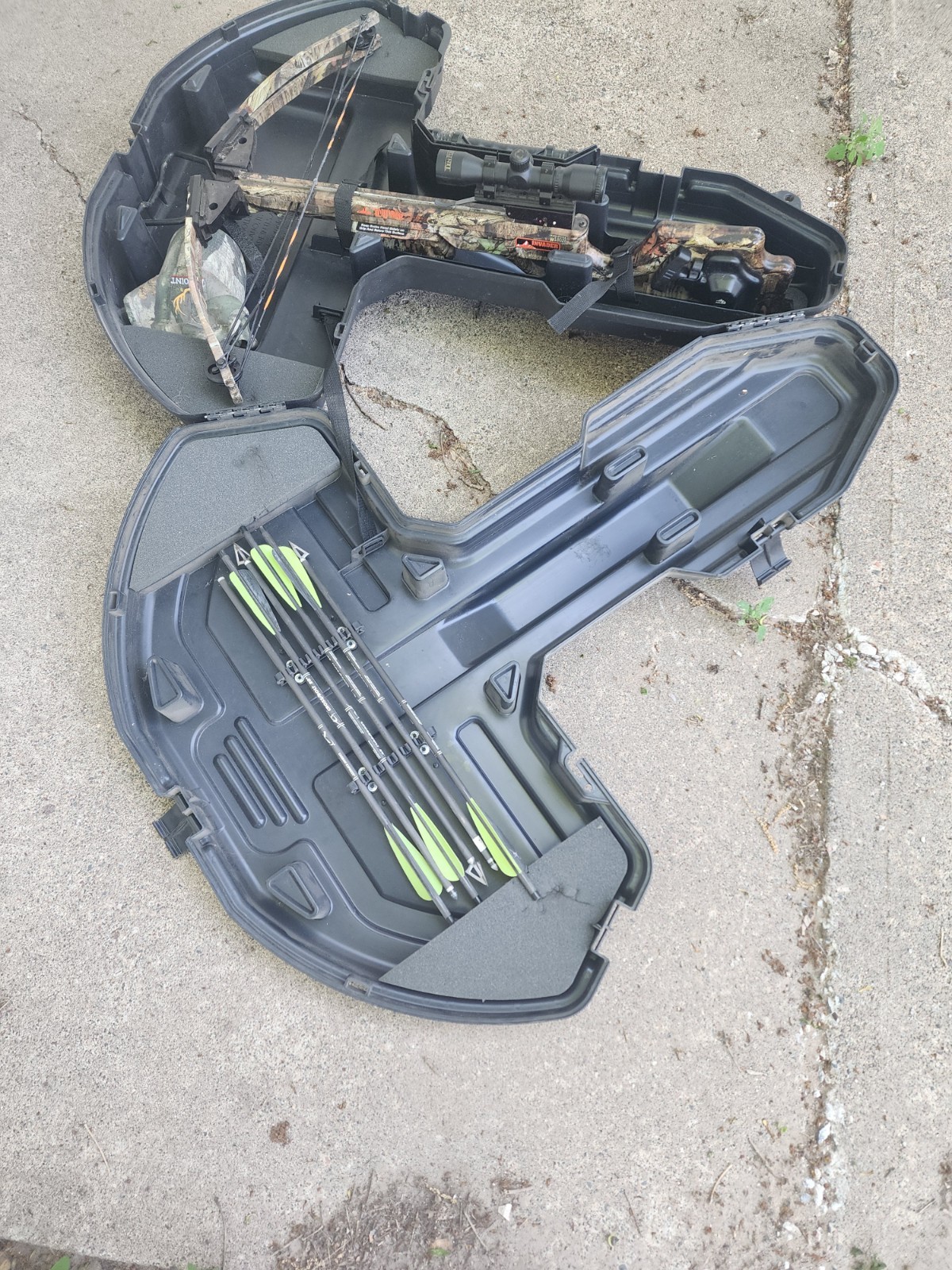 Barnett Invader Camouflage/Black Crossbow w/ Scope & Hard Case