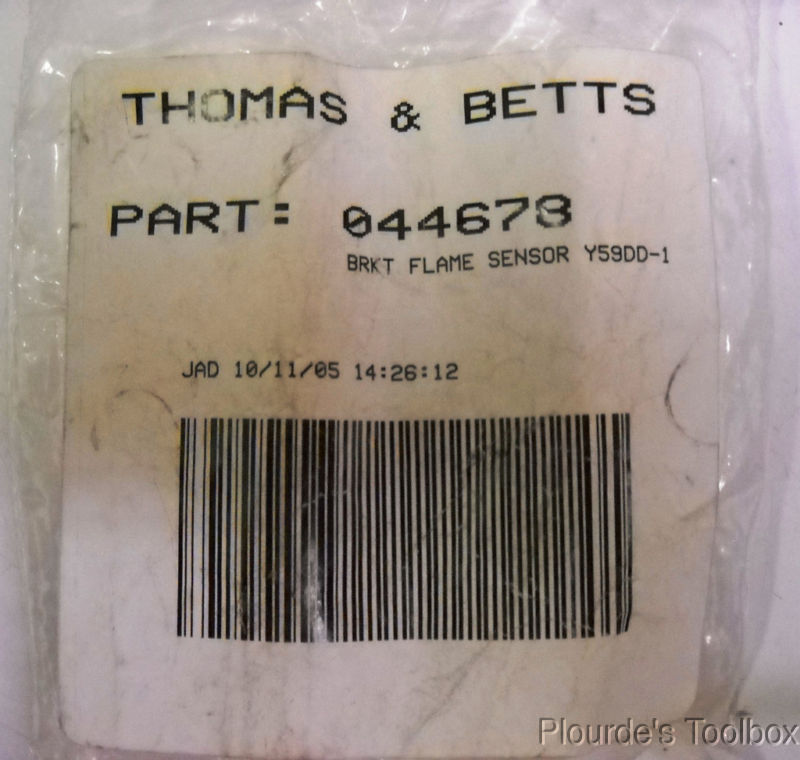 New Thomas & Betts Baso Gas Flame Sensor Bracket, Y59DD-1, 044678