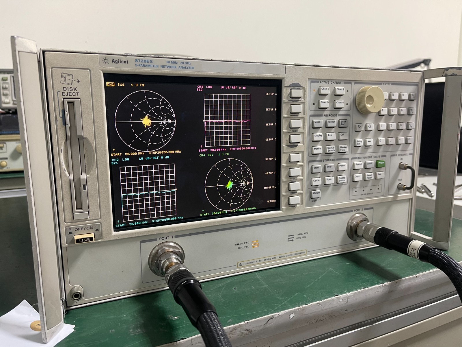 Agilent 8720ES 50 MHz - 20 GHz Network Analyzer w/ Options 1D5/010 _2525