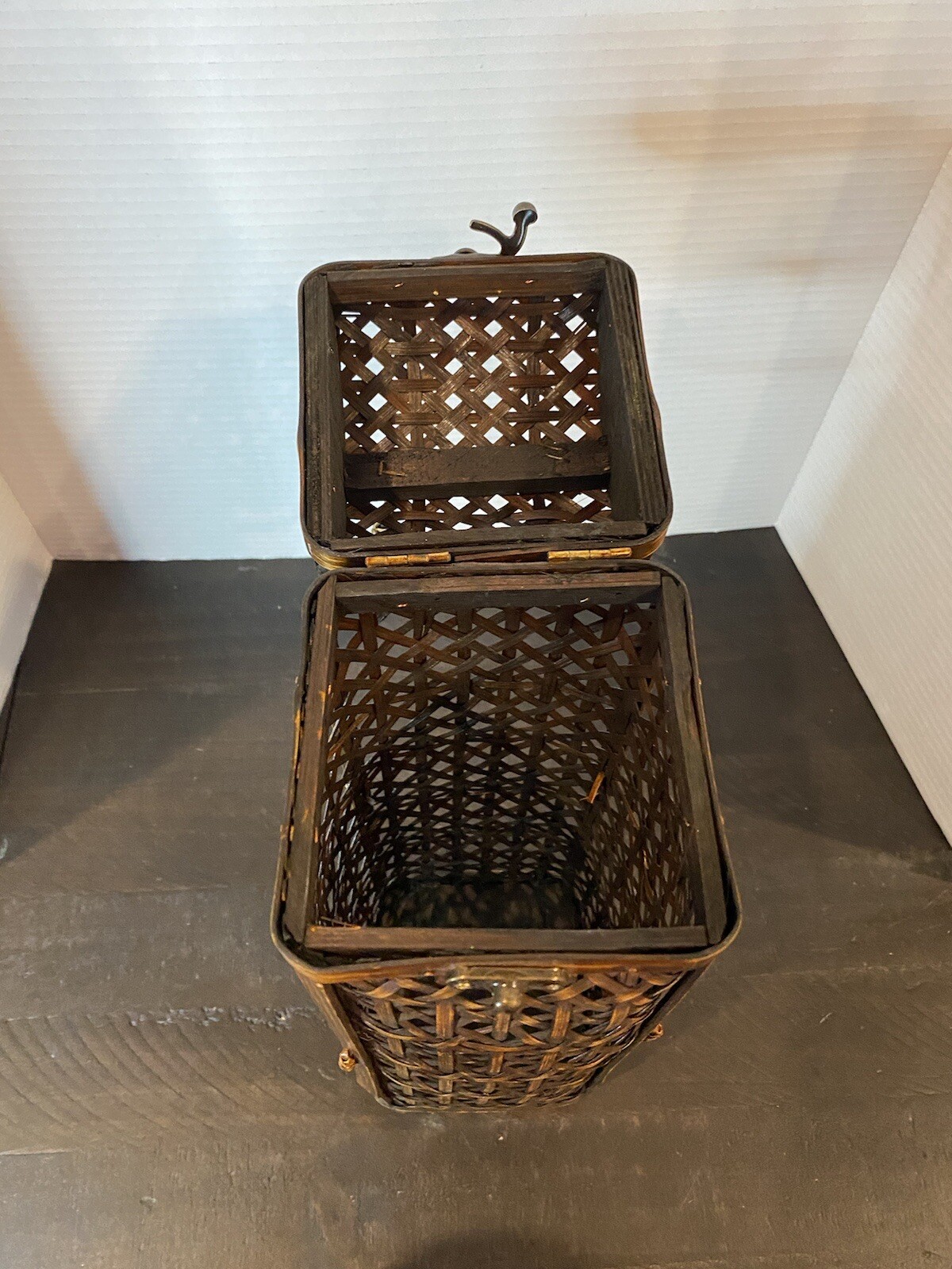 Wicker Handmade Wine Box With Latch
