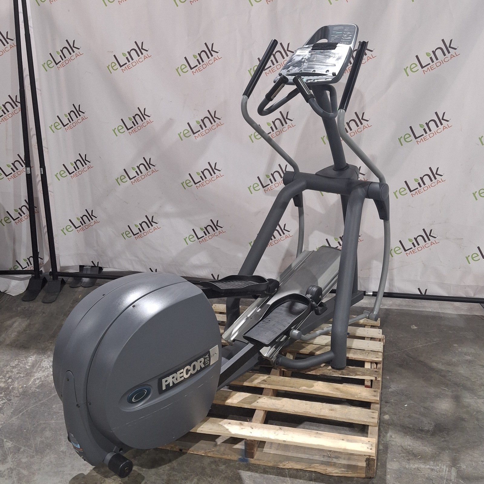 Precor USA EFX556i Elliptical Machine