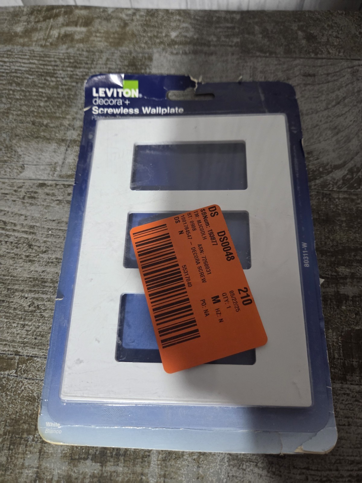 3-Gang Decora Plus Screwless Wallplate, Snap-On Mount, White Leviton