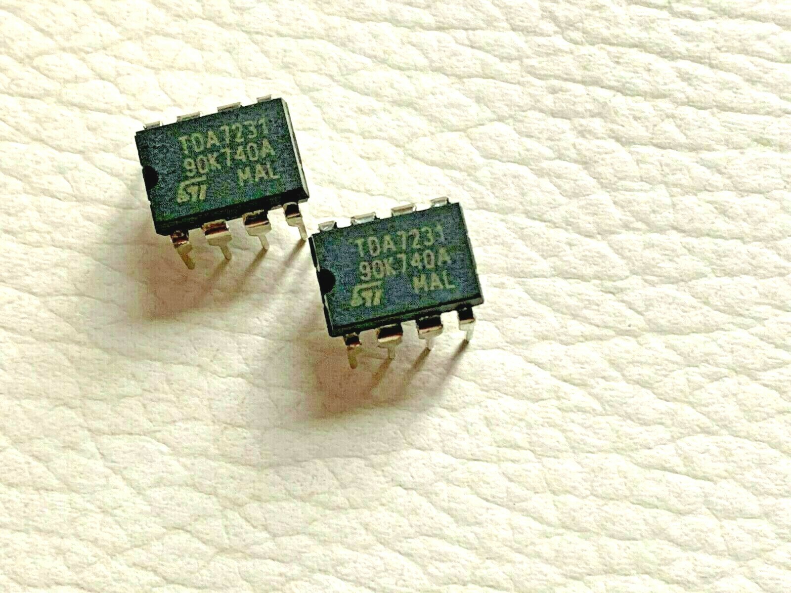 TDA7231  Integrated Circuit New Original ST LOT OF 2