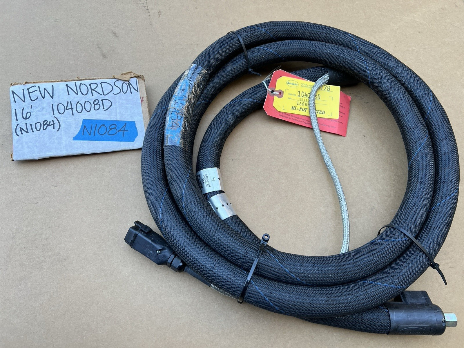Nordson 16ft Black high flex Hot Melt Adhesive Hose PN 104008D, Rectangular Plug