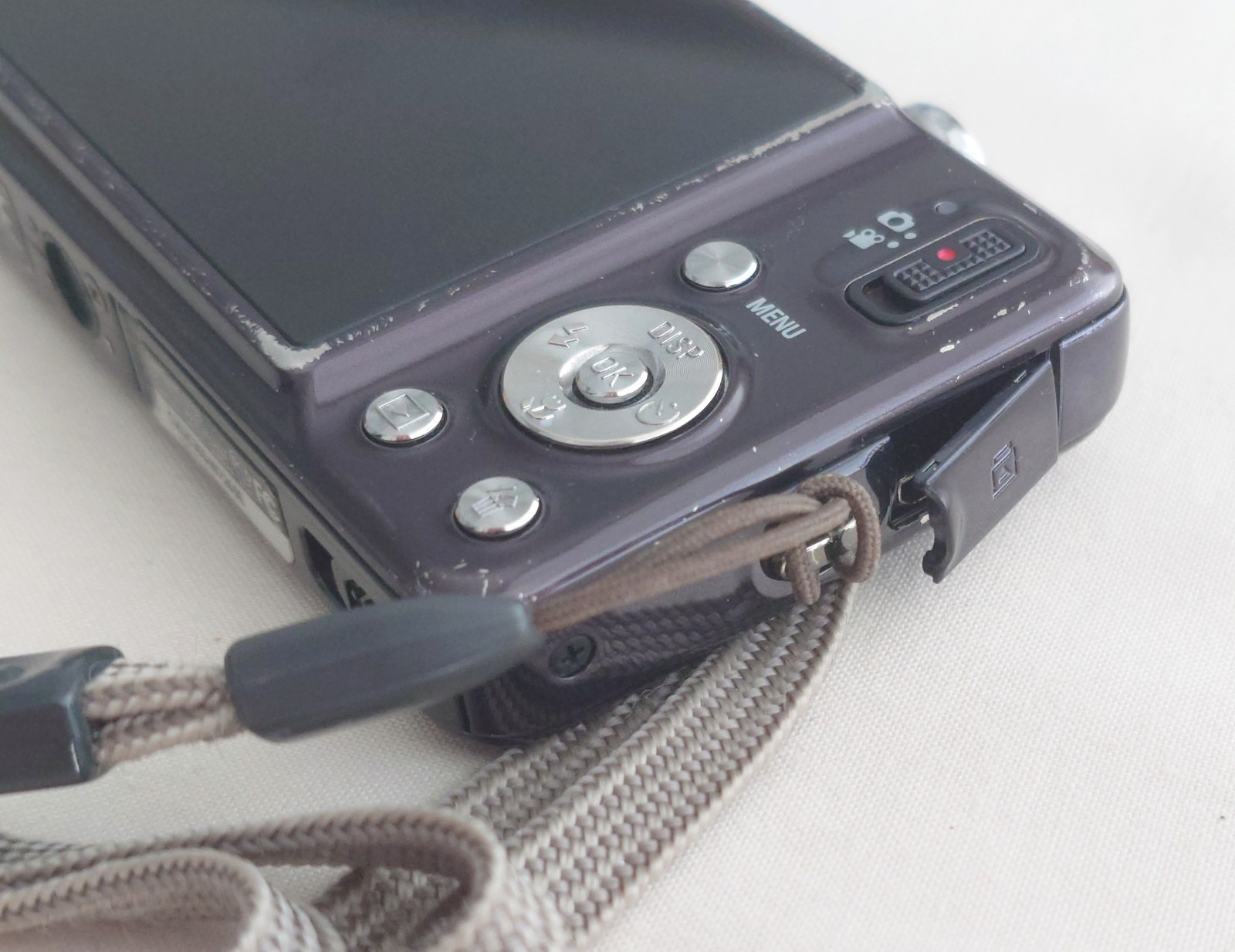 Samsung ST50 12.2MP Digital Compact Camera, With Charging Cable - Working Order